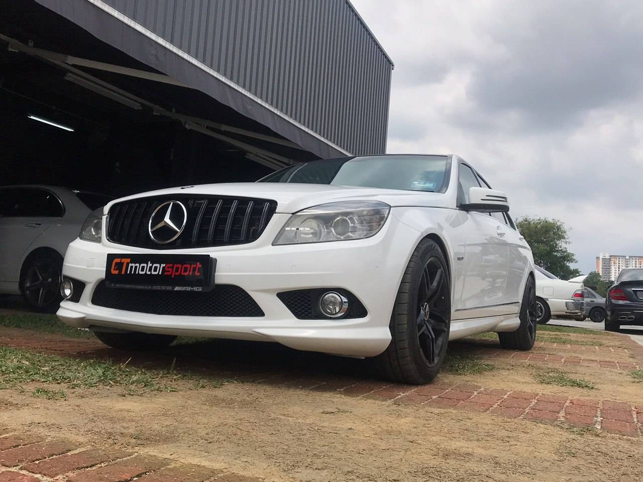 MercedesBenz W204 Installed GT Style Front Grill